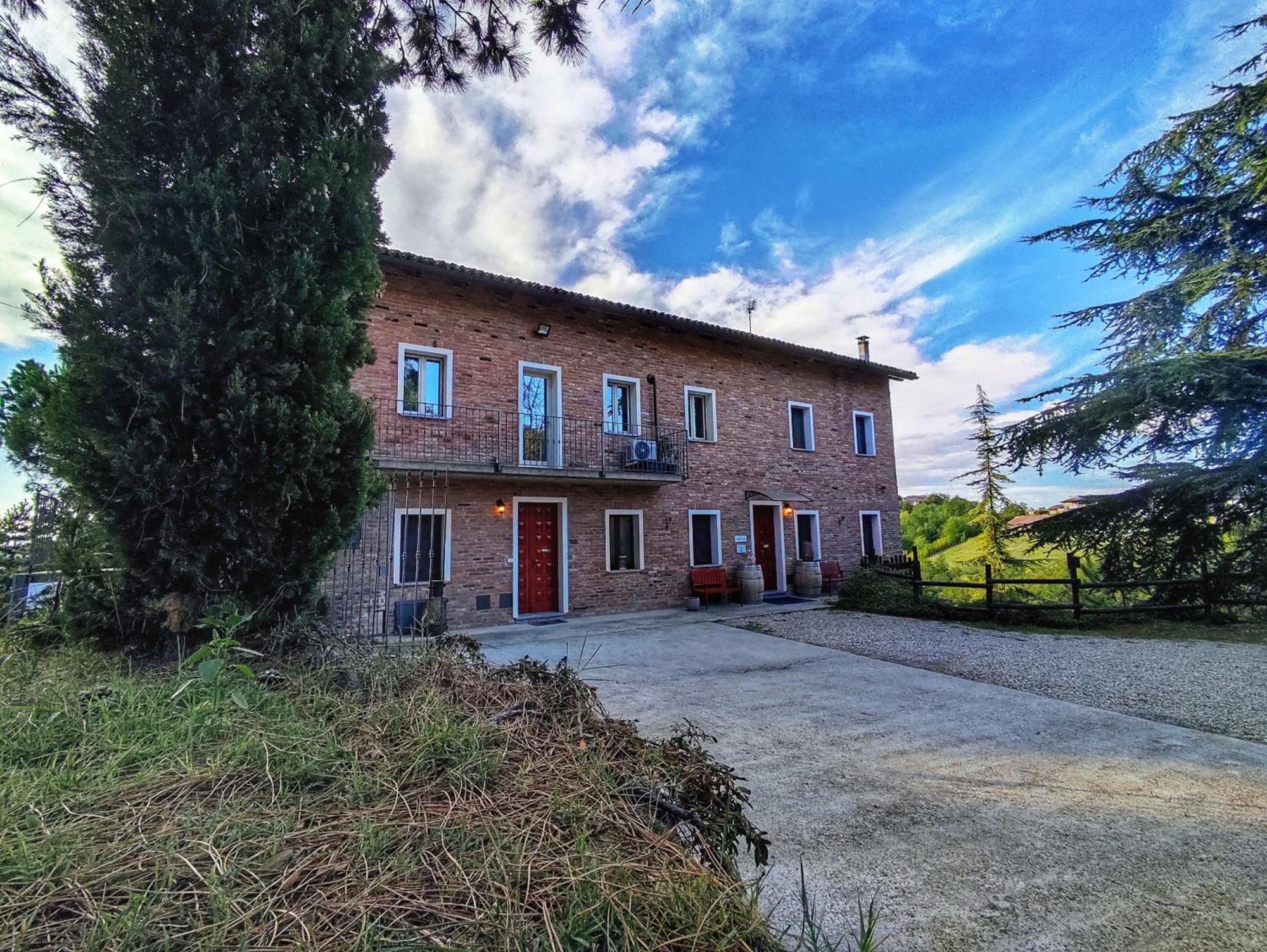 La Tomatica In Commedia Villa Mongardino Bagian luar foto